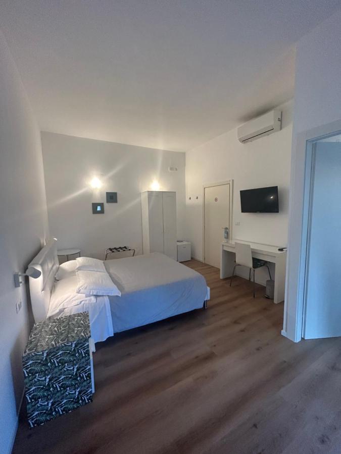 Civico 28 Bed & Breakfast Пескара Екстериор снимка